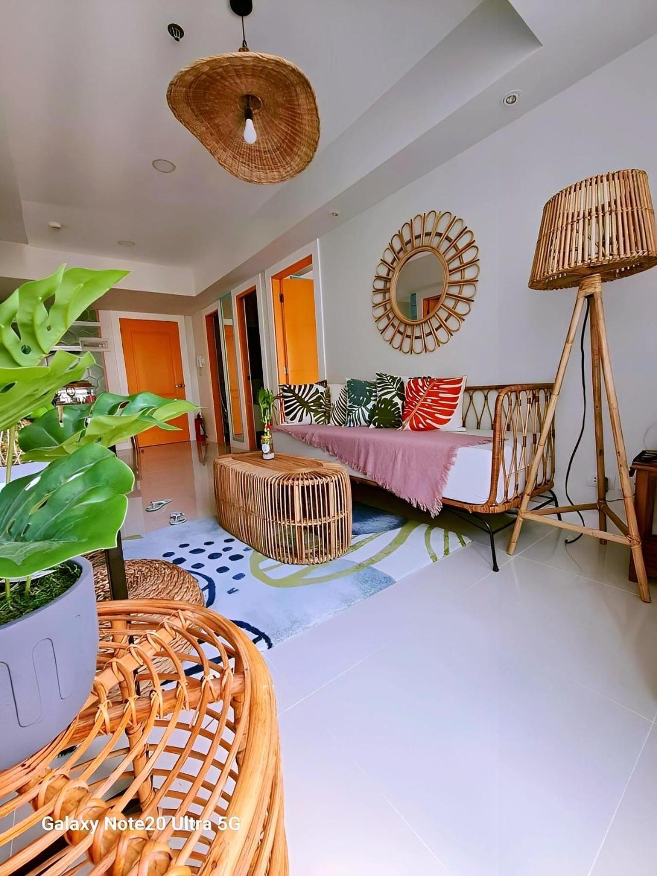 Manila Urban Resort At Azure ภายนอก รูปภาพ