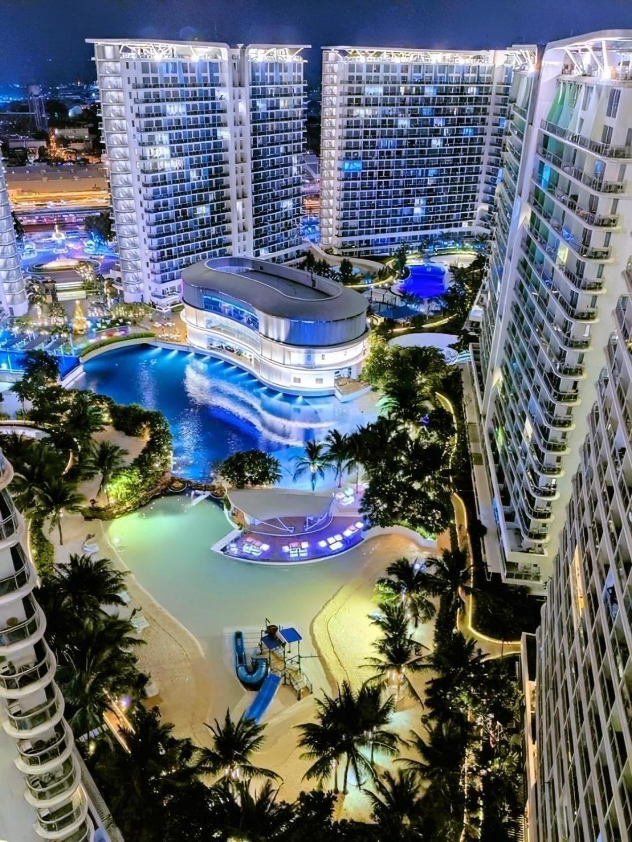 Manila Urban Resort At Azure ภายนอก รูปภาพ