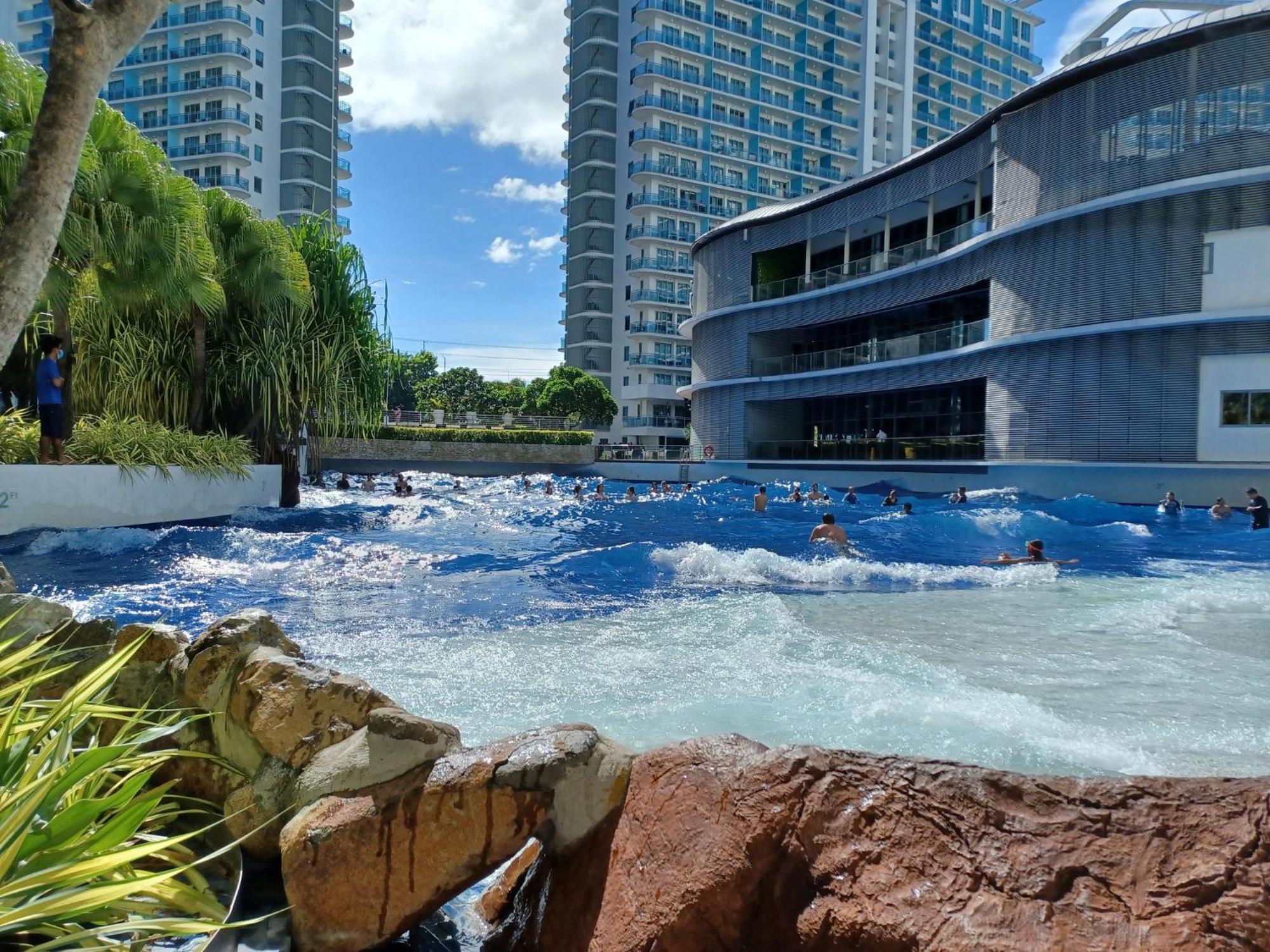 Manila Urban Resort At Azure ภายนอก รูปภาพ