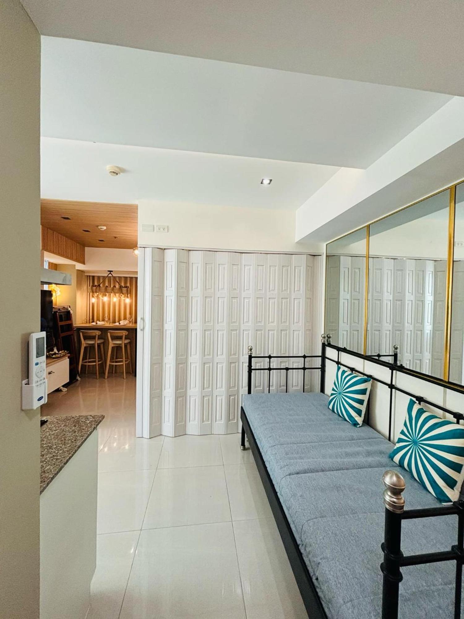 Manila Urban Resort At Azure ภายนอก รูปภาพ