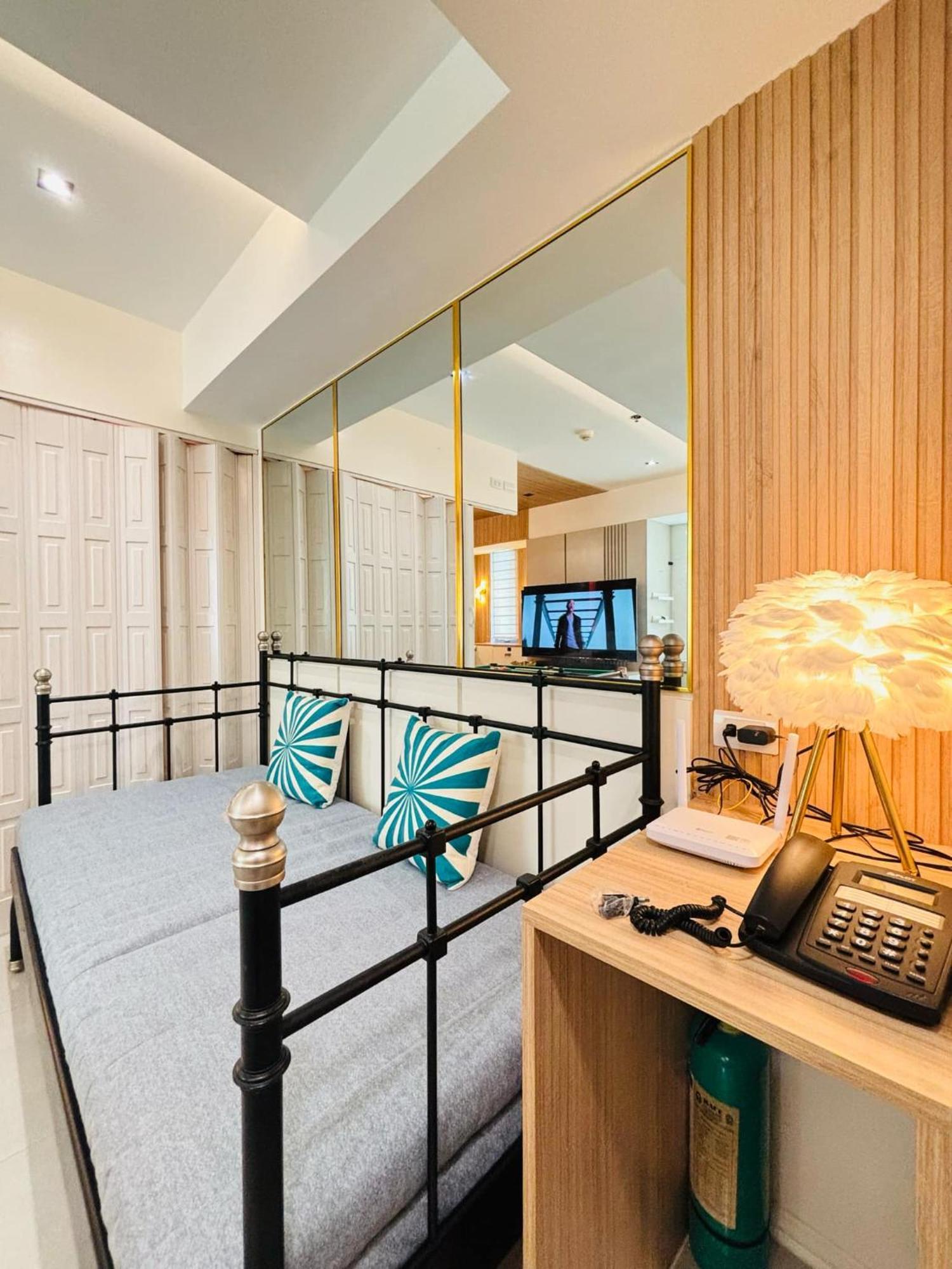 Manila Urban Resort At Azure ภายนอก รูปภาพ