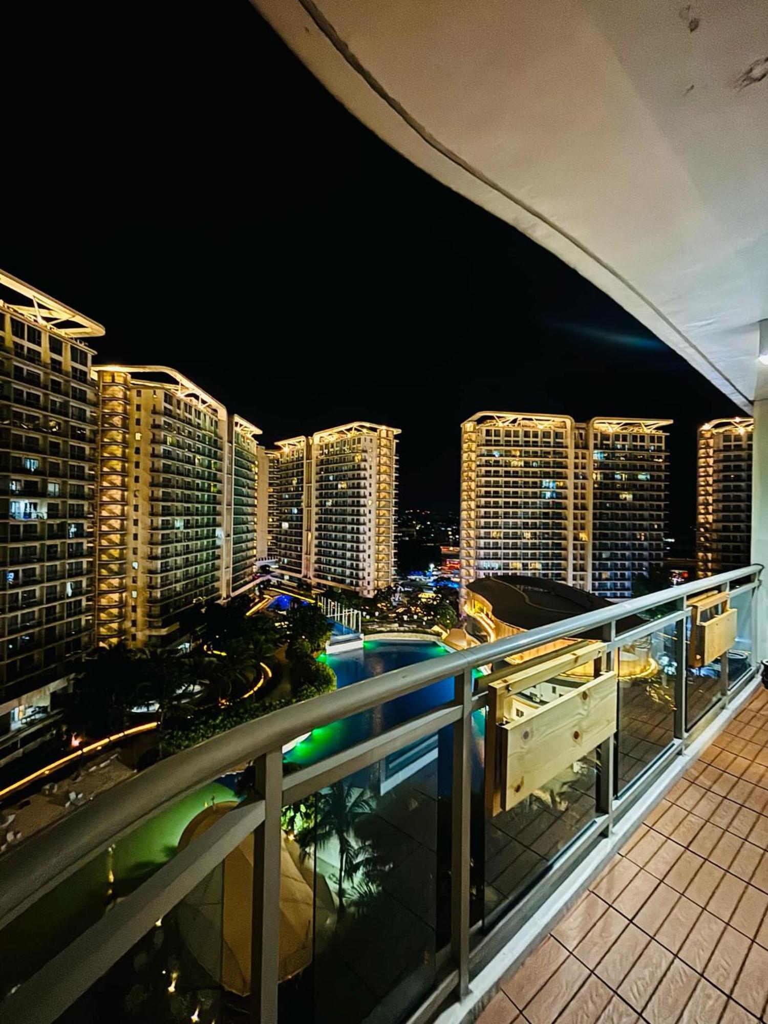 Manila Urban Resort At Azure ภายนอก รูปภาพ