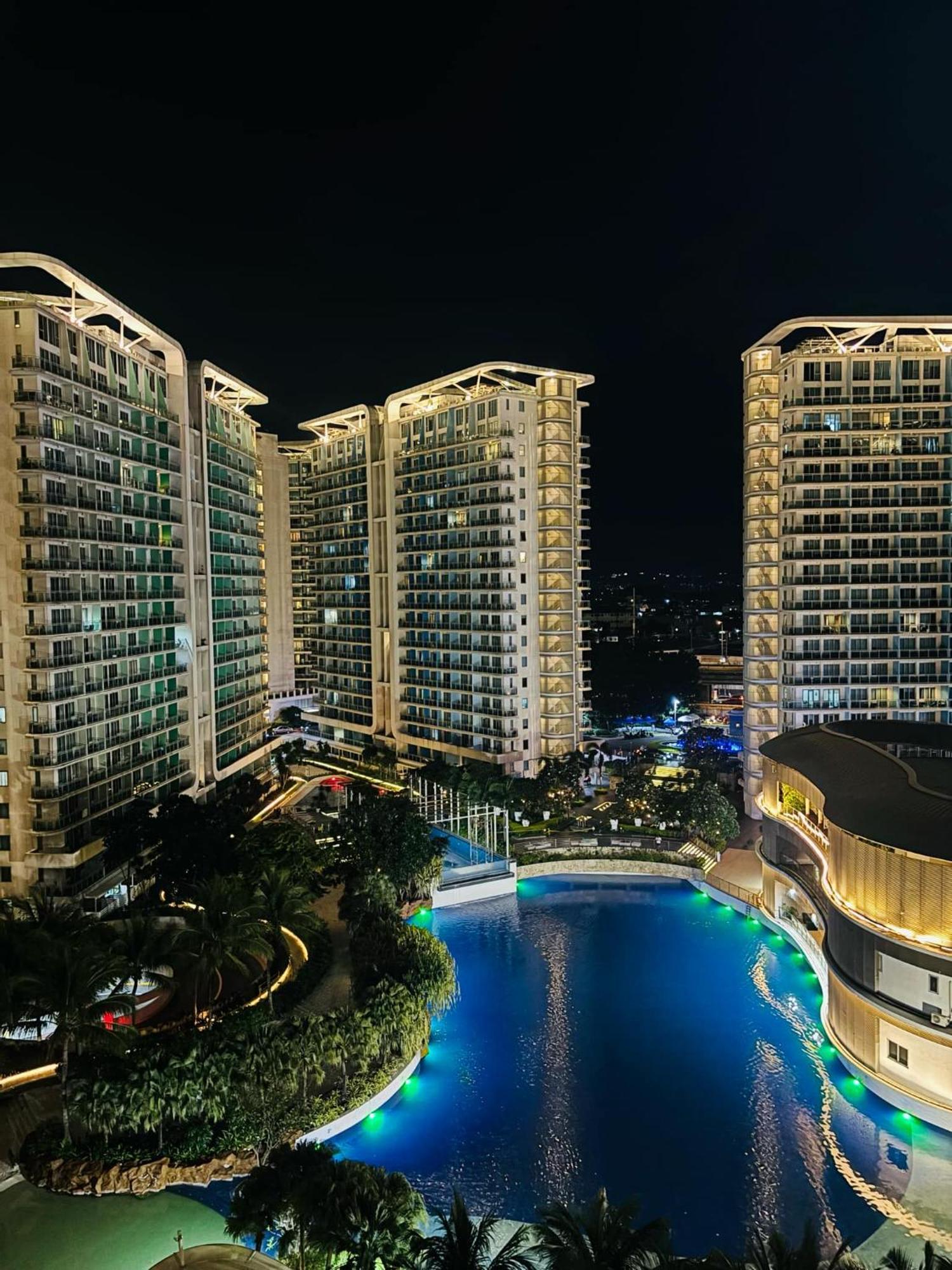 Manila Urban Resort At Azure ภายนอก รูปภาพ