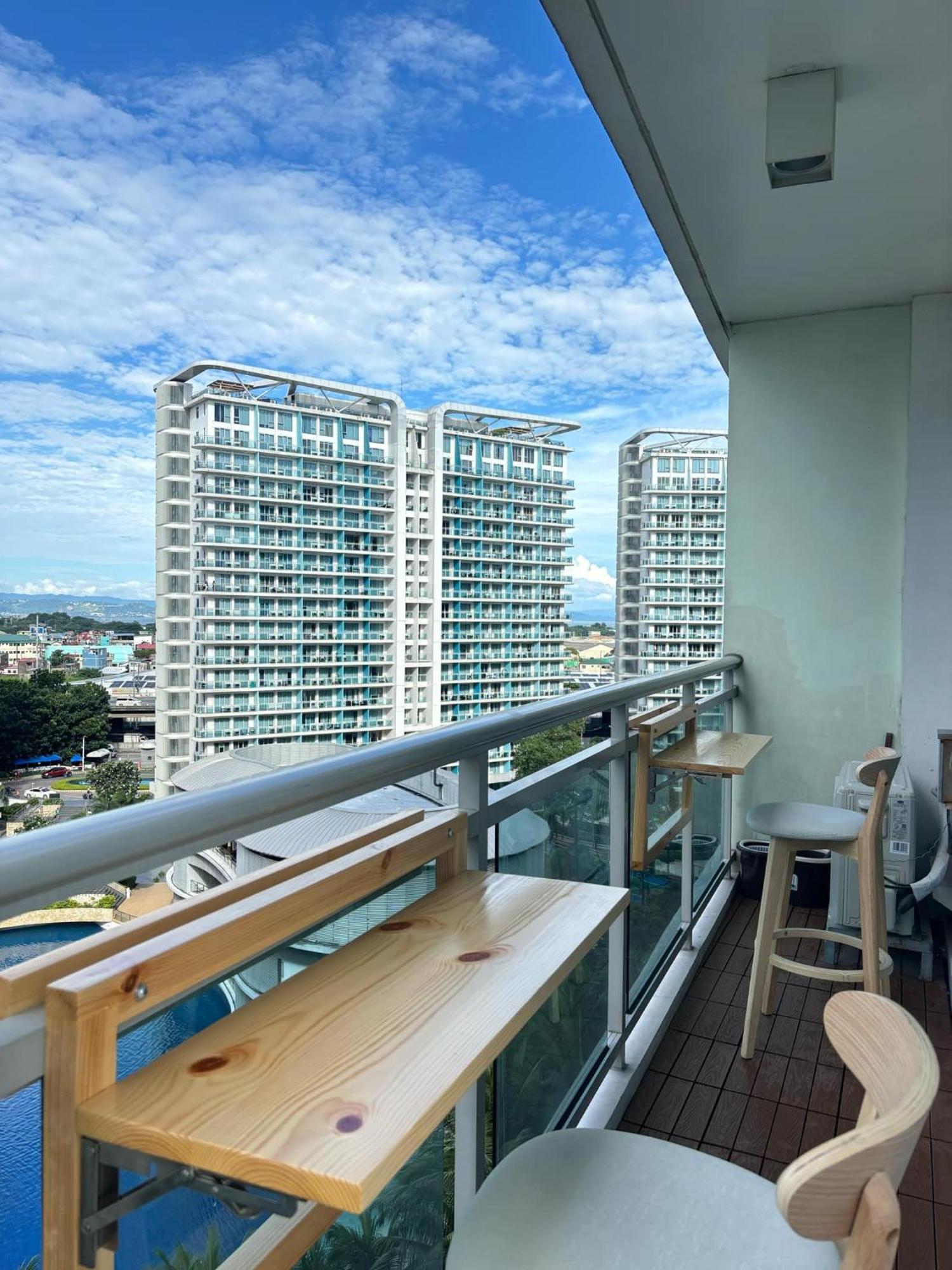 Manila Urban Resort At Azure ภายนอก รูปภาพ