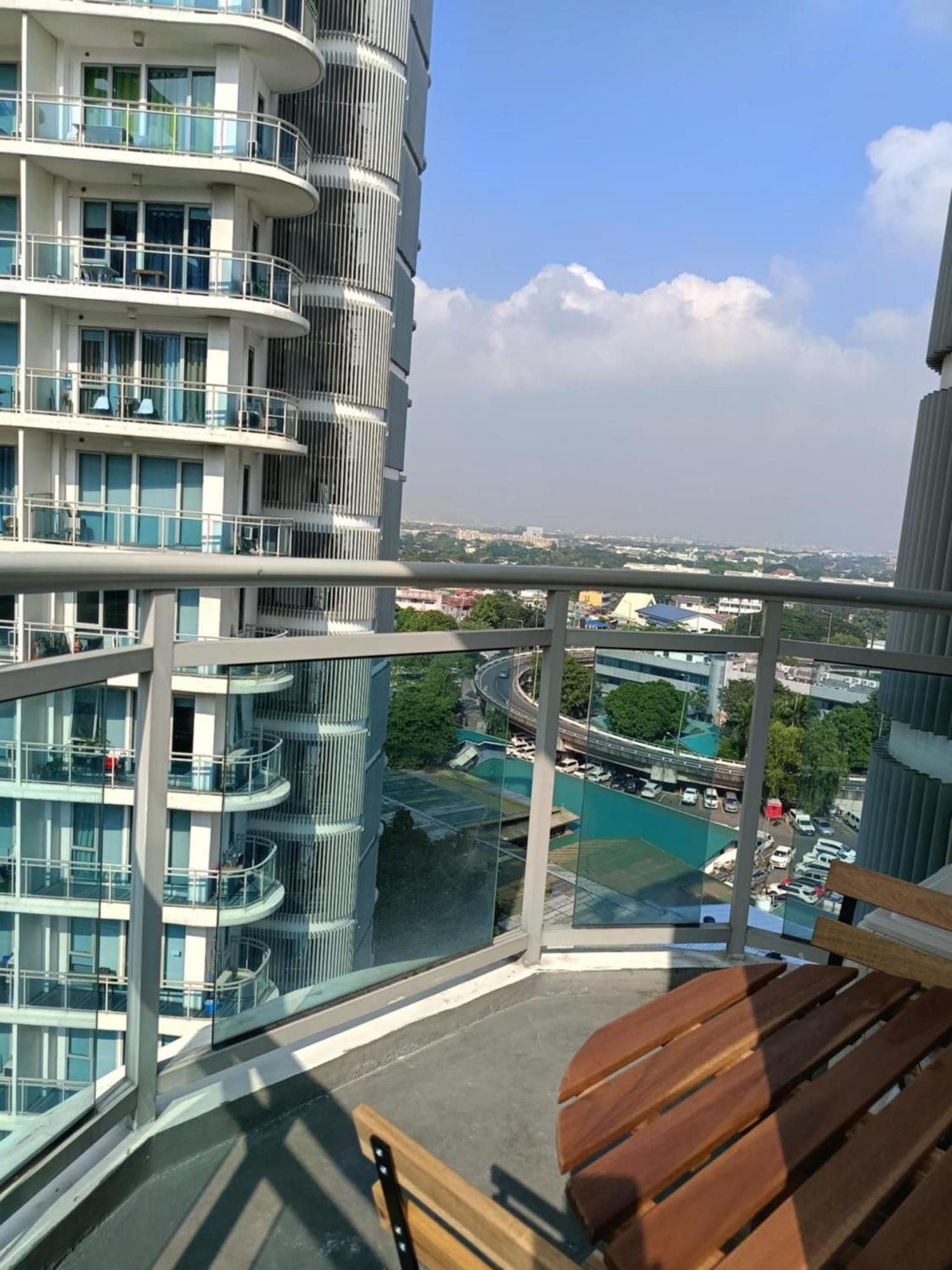 Manila Urban Resort At Azure ภายนอก รูปภาพ