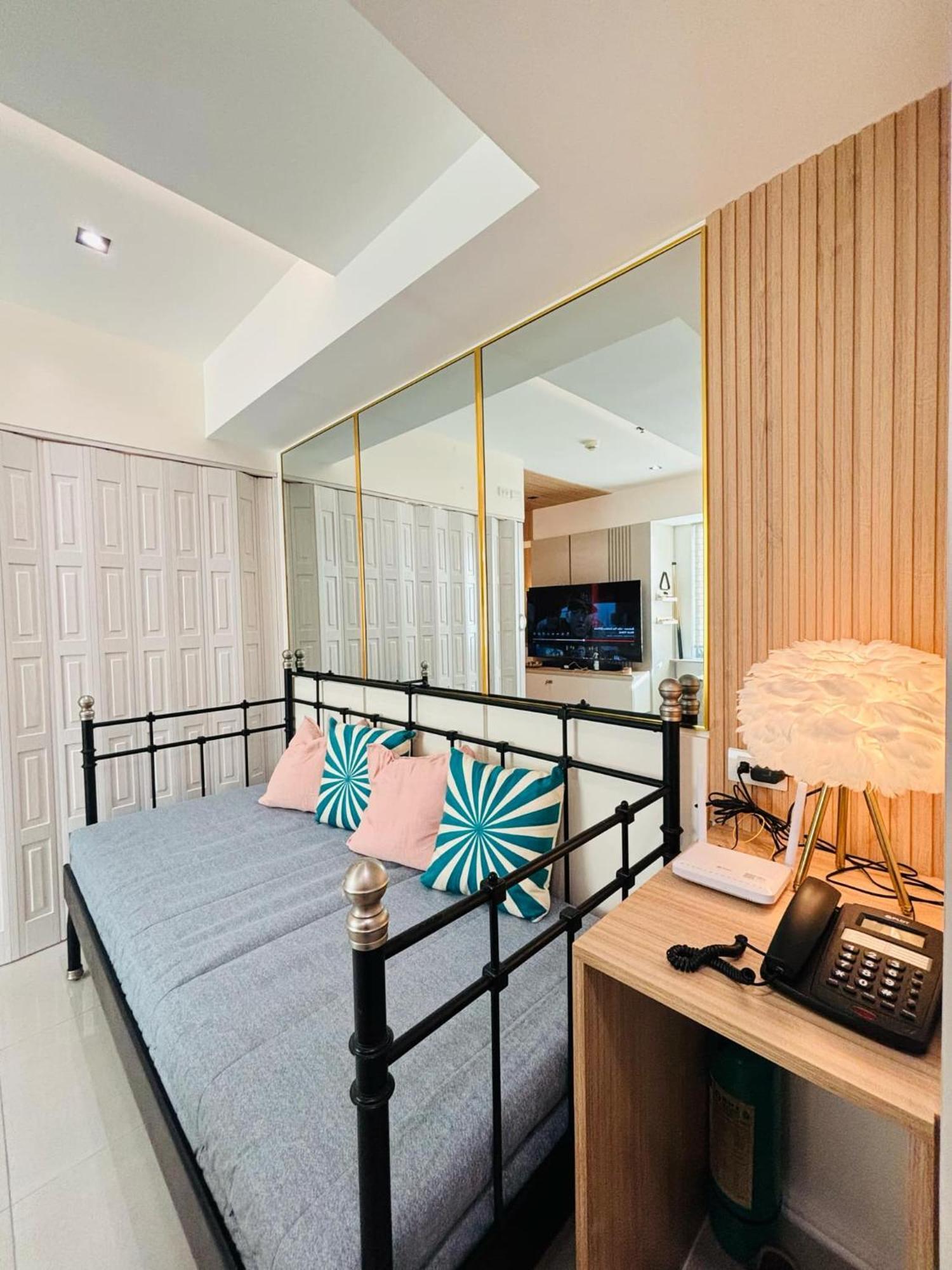Manila Urban Resort At Azure ภายนอก รูปภาพ