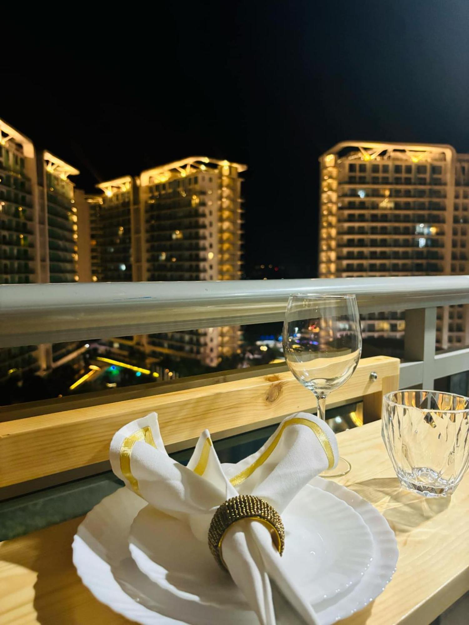 Manila Urban Resort At Azure ภายนอก รูปภาพ